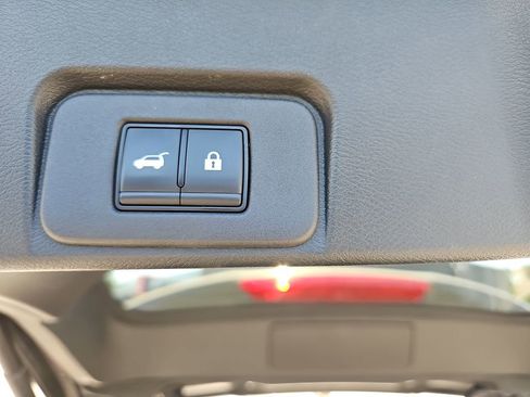 Used 2024 Nissan Rogue SV FWD image 17