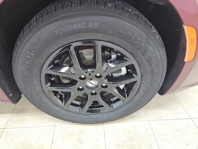 Used 2023 Chrysler Pacifica Touring-L FWD image 9