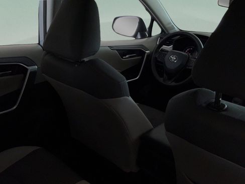 Used 2025 Toyota RAV4 XLE FWD image 28