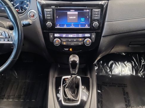 Used 2018 Nissan Rogue SV FWD image 21