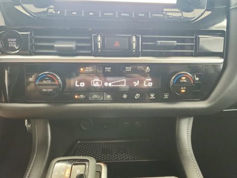 Used 2025 Nissan Pathfinder SL AWD/4WD image 29