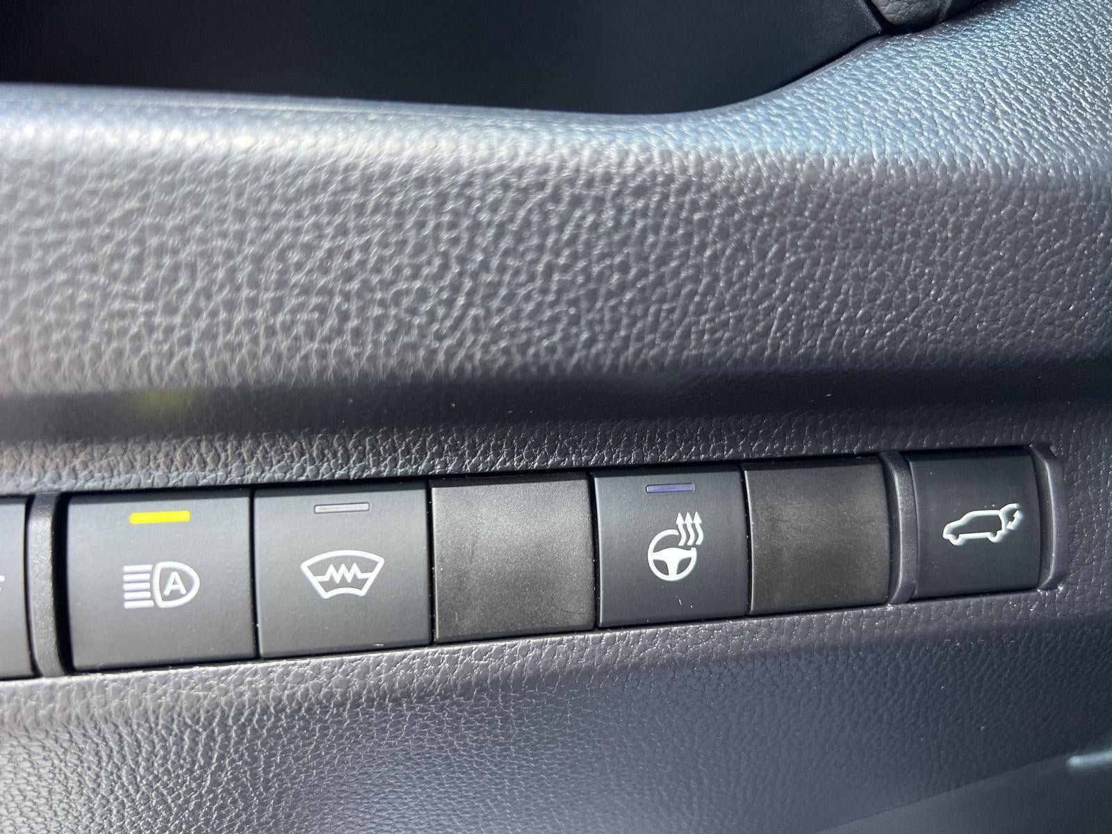 Used 2025 Toyota RAV4 XLE w/ Convenience Package AWD/4WD image 18