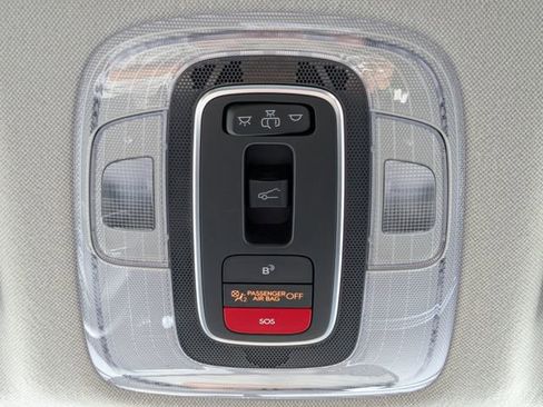 Used 2025 Hyundai Elantra SEL FWD image 21