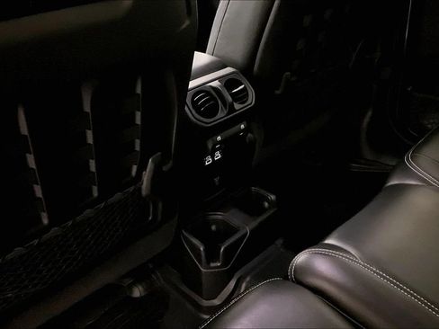 Used 2018 Jeep Wrangler Unlimited Rubicon AWD/4WD image 10