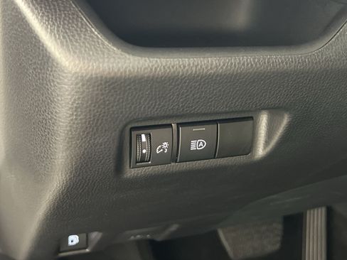 Used 2025 Toyota RAV4 XLE AWD/4WD image 31