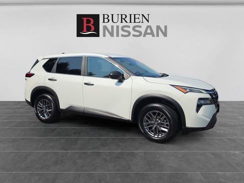 Used 2024 Nissan Rogue S AWD/4WD image 7