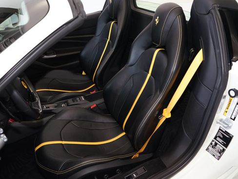 Used 2021 Ferrari F8 Tributo RWD image 13
