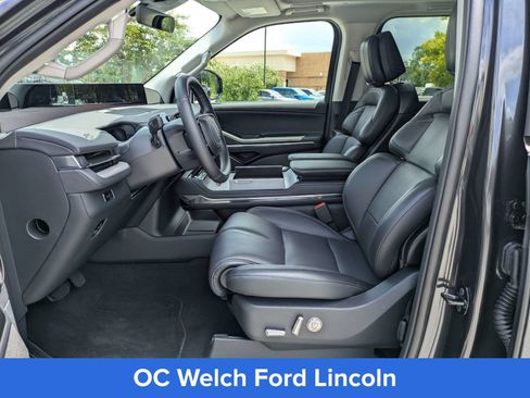 Certified 2026 Lincoln Navigator Reserve AWD/4WD image 12