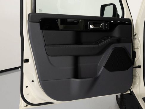 Used 2025 INEOS Grenadier Fieldmaster Edition AWD/4WD image 12