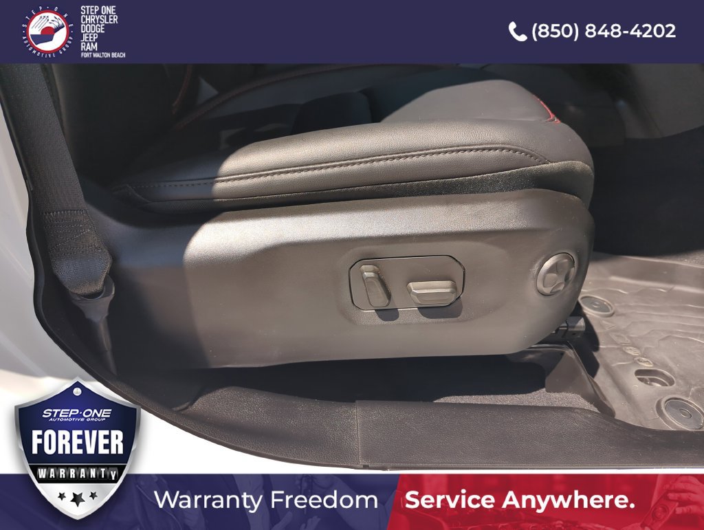 Used 2025 Jeep Wrangler Unlimited Rubicon AWD/4WD image 35