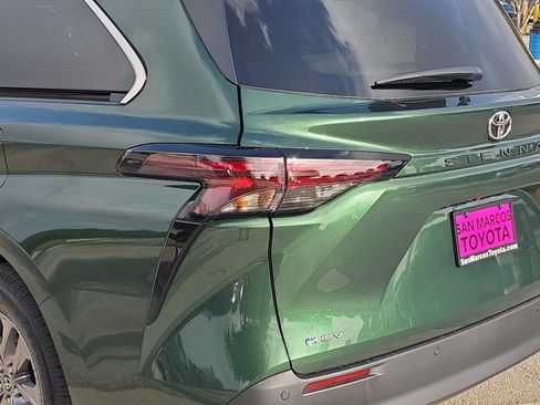 New 2026 Toyota Sienna XLE FWD image 29