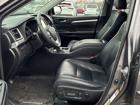 Used 2018 Toyota Highlander XLE image 22