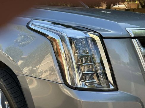 Used 2019 Cadillac Escalade ESV Luxury AWD/4WD image 62