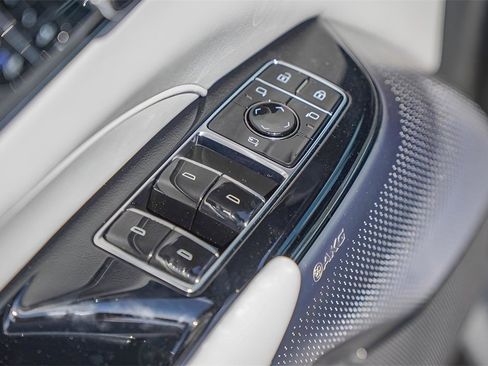 New 2025 Cadillac Lyriq Luxury image 16