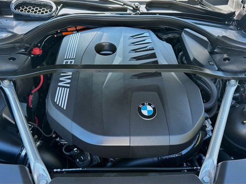 Used 2024 BMW 750e xDrive image 34