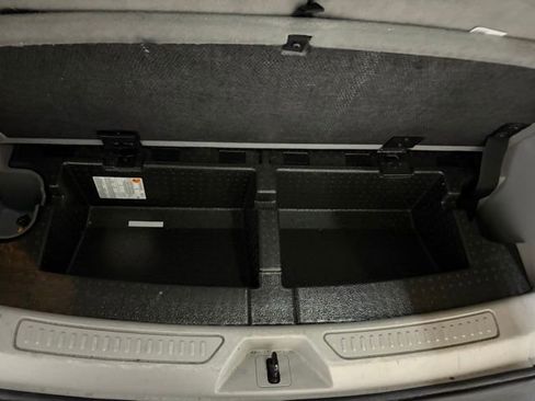 Used 2023 GMC Acadia SLT image 12