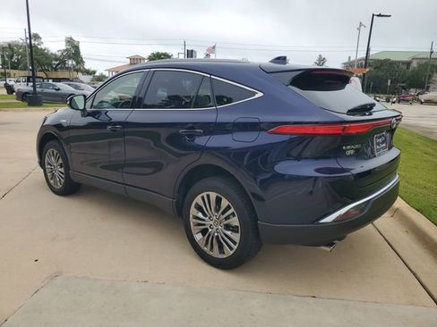 Used 2021 Toyota Venza XLE w/ Softex Package AWD/4WD image 3