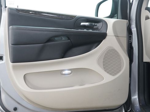 Used 2018 Dodge Grand Caravan SE w/ Rear Park Assist Package image 22