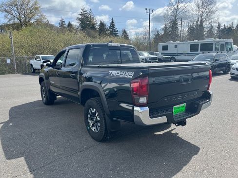 Used 2018 Toyota Tacoma TRD Off-Road AWD/4WD image 3