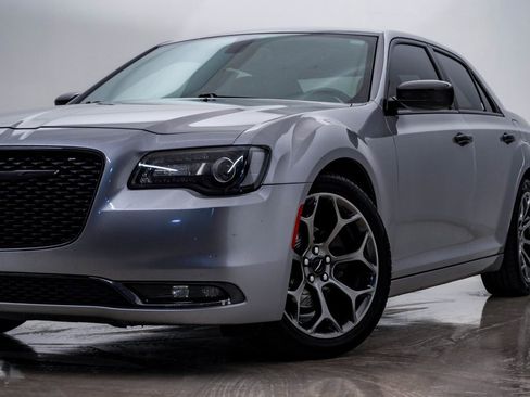Used 2015 Chrysler 300 S image 2