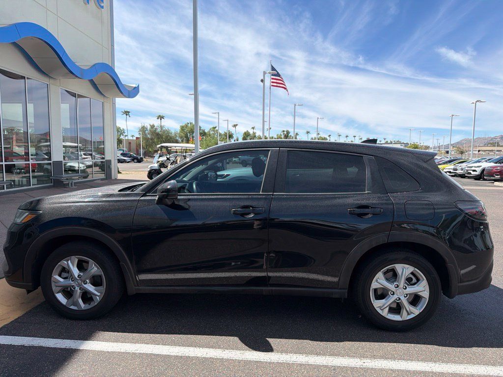 Certified 2024 Honda HR-V LX image 2