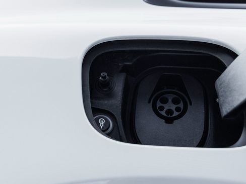 Used 2024 Porsche Macan 4 Electric image 29