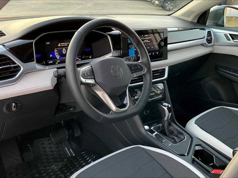 New 2025 Volkswagen Taos SE image 8