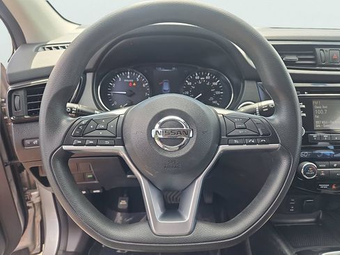 Used 2017 Nissan Rogue Sport SV AWD/4WD image 23