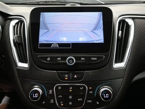 Used 2021 Chevrolet Malibu LT FWD image 9