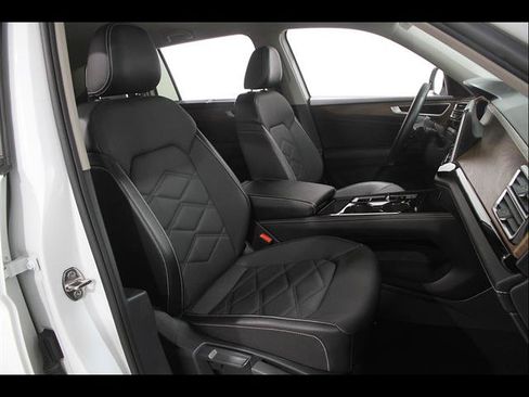 Certified 2024 Volkswagen Atlas SE AWD/4WD image 17