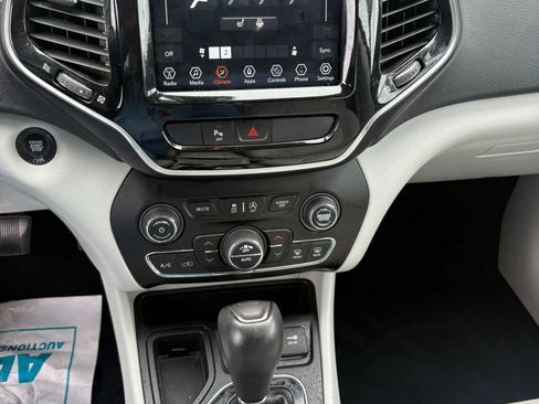 Used 2020 Jeep Cherokee Limited FWD image 10