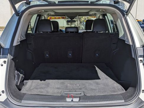 Used 2023 Nissan Rogue SV w/ SV Premium B Package image 13