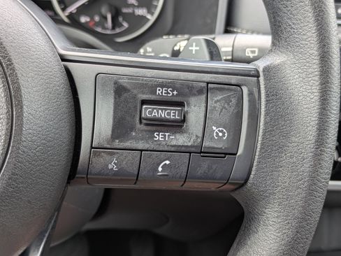 Used 2024 Nissan Rogue S image 17