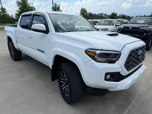 Used 2023 Toyota Tacoma TRD Sport w/ Technology Package AWD/4WD image 3
