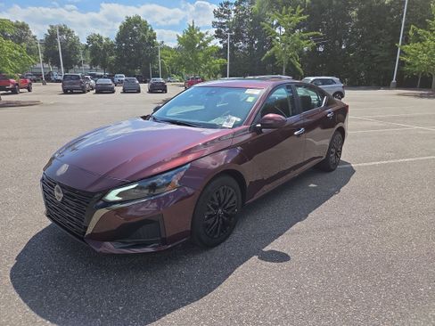 Used 2025 Nissan Altima 2.5 SV w/ SV Special Edition Package AWD/4WD image 7