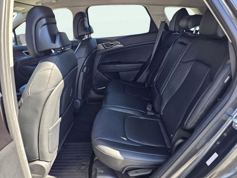 Certified 2024 Kia Sportage EX image 33