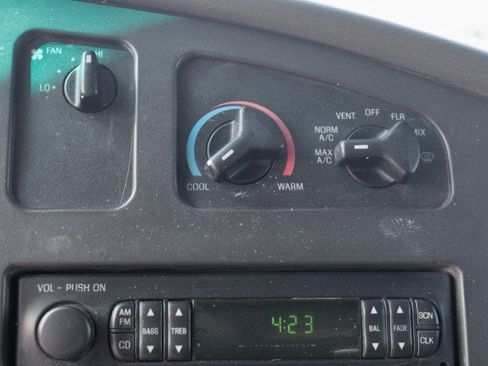 Used 2005 Ford E-150 and Econoline 150 RWD image 20