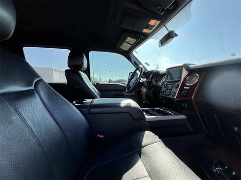 Used 2013 Ford F250 Lariat w/ Chrome Pkg image 19