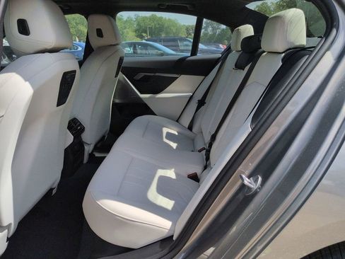 New 2026 BMW i5 eDrive40 w/ Premium Package RWD image 14