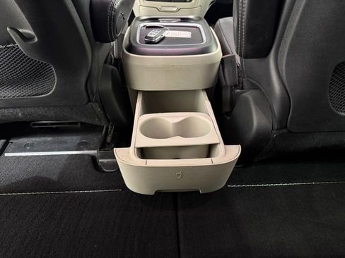 Used 2022 Chrysler Pacifica Touring-L image 24