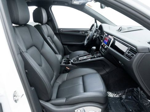 Used 2023 Porsche Macan AWD/4WD image 58