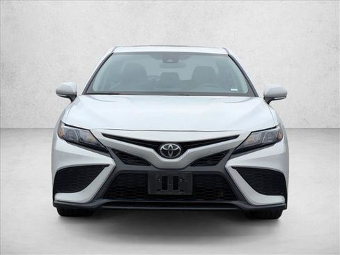 Used 2023 Toyota Camry SE image 2
