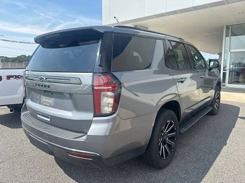 Used 2022 Chevrolet Tahoe Z71 w/ Luxury Package AWD/4WD image 4
