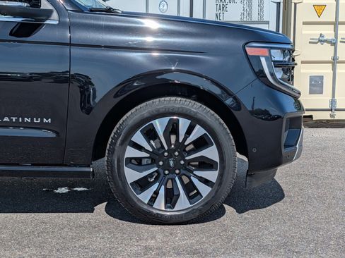 Certified 2025 Ford Expedition Platinum w/ Driver's Package AWD/4WD image 11