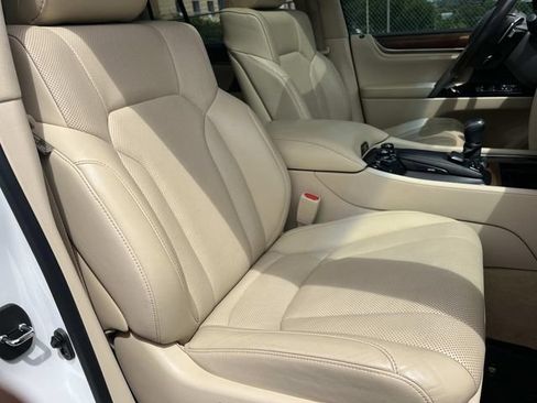 Used 2019 Lexus LX 570 4WD w/ Luxury Package image 29