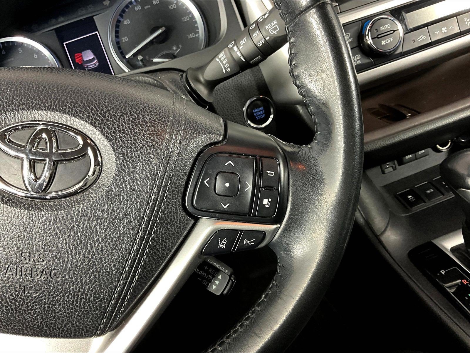 Used 2017 Toyota Highlander XLE AWD/4WD image 11