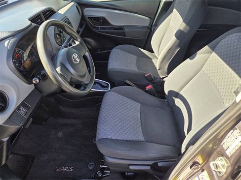 Used 2016 Toyota Yaris L image 9