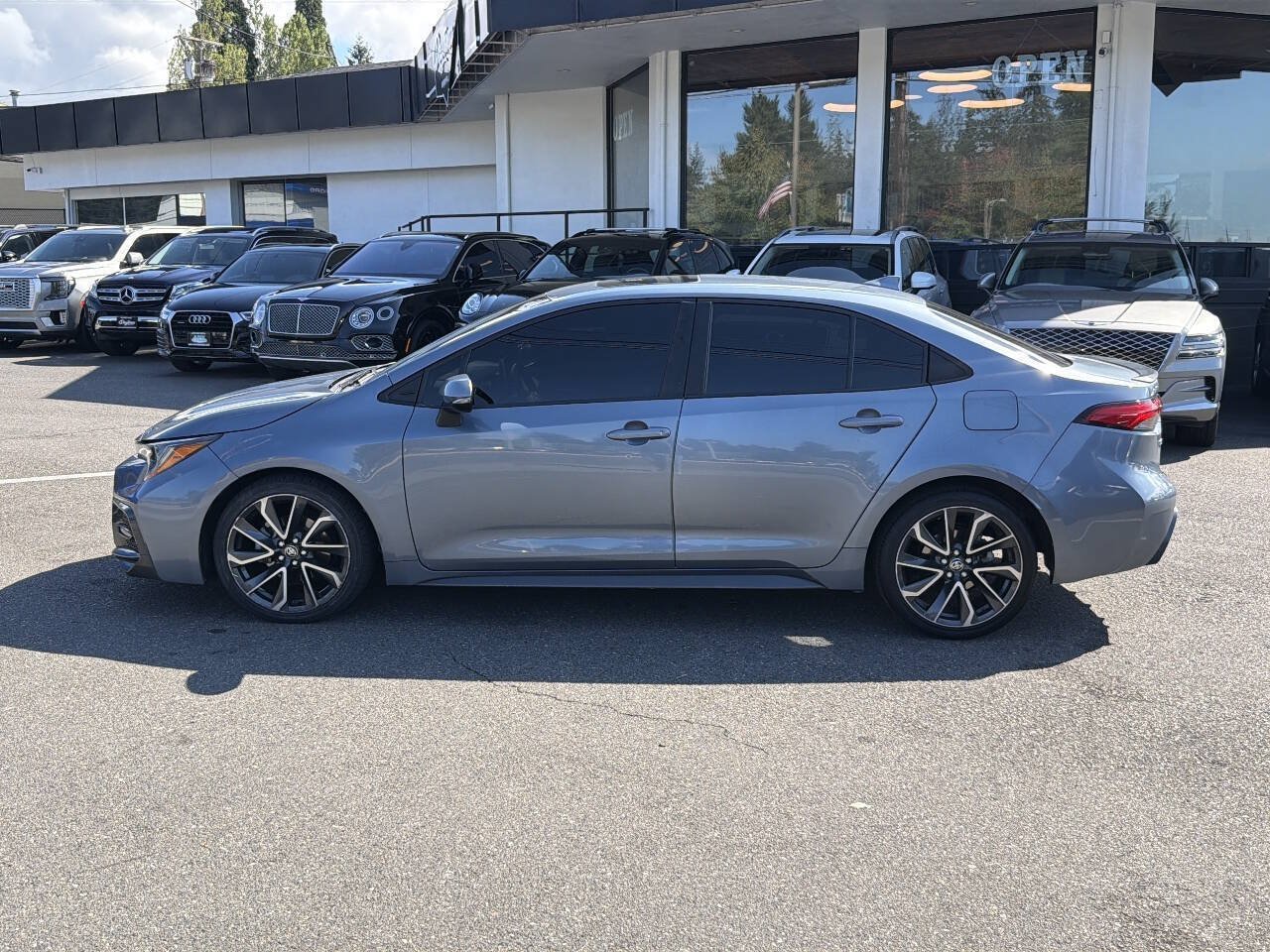 Used 2020 Toyota Corolla XSE FWD image 2