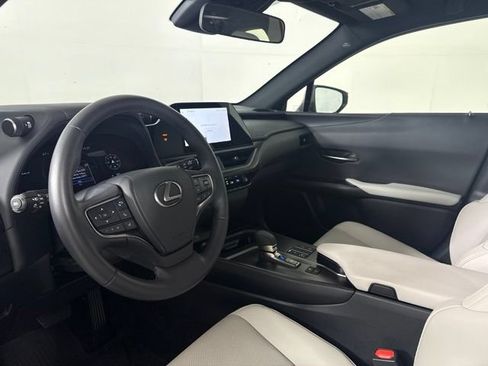 Used 2025 Lexus UX 300h FWD w/ Accessory Package (Z2) image 4
