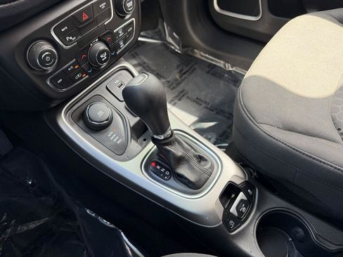 Used 2018 Jeep Compass Sport w/ Tech Group AWD/4WD image 15
